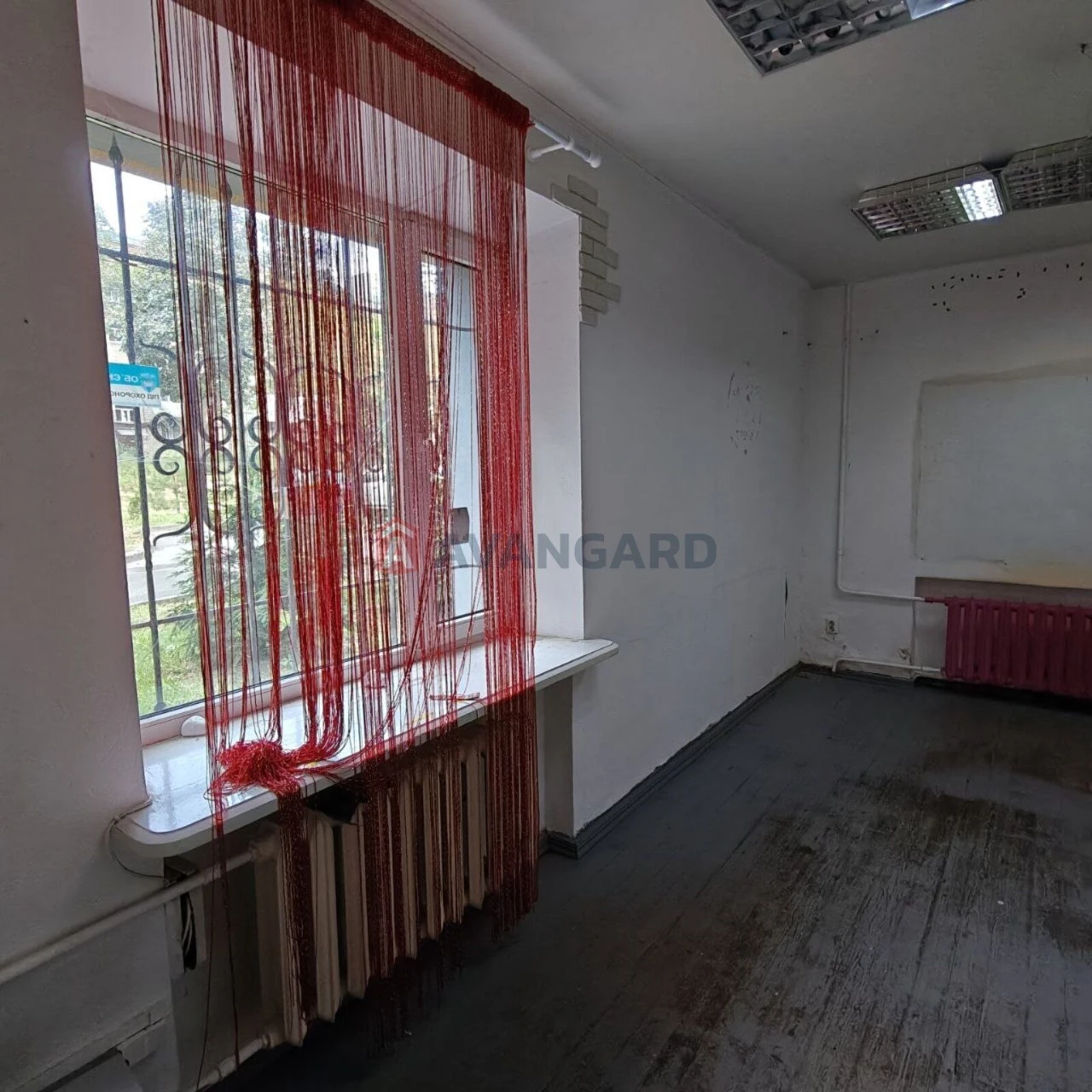 Продаж 2 к кв по пр Соборному 170А, Цоколь.