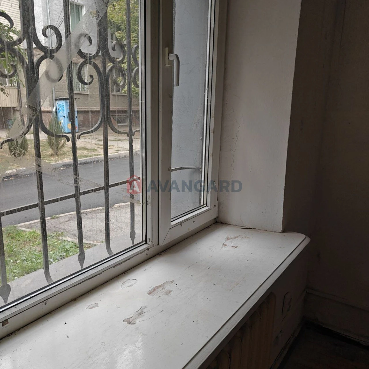 Продаж 2 к кв по пр Соборному 170А, Цоколь.