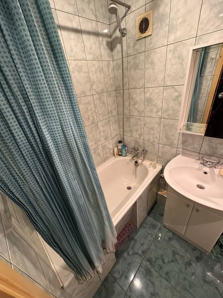 Продам 3-у квартиру вул. Сорочинська 12