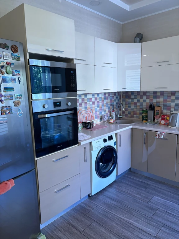 Продаж 3 кімнатної квартири по вул. Миру з гаражем
