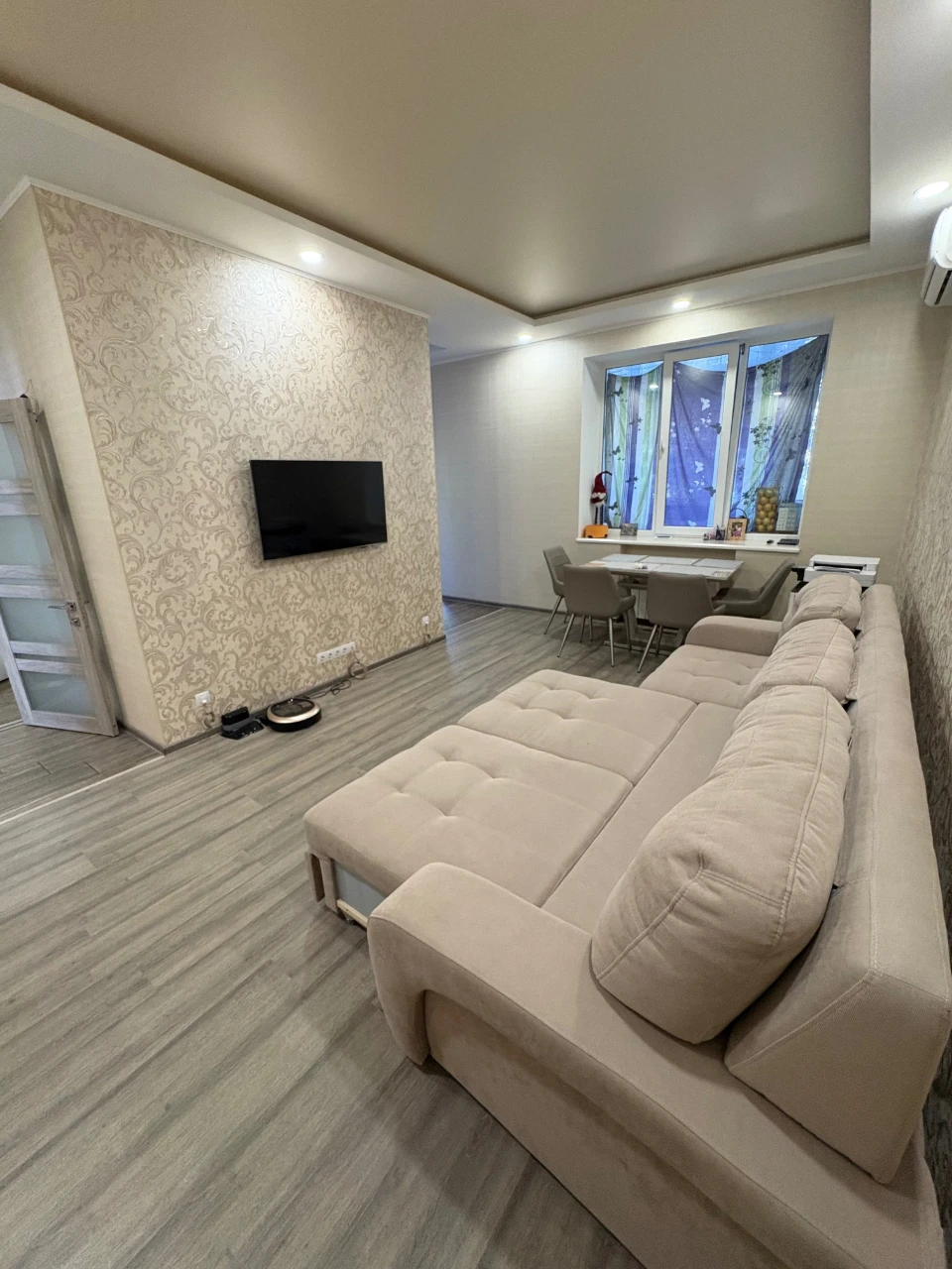 Продаж 3 кімнатної квартири по вул. Миру з гаражем