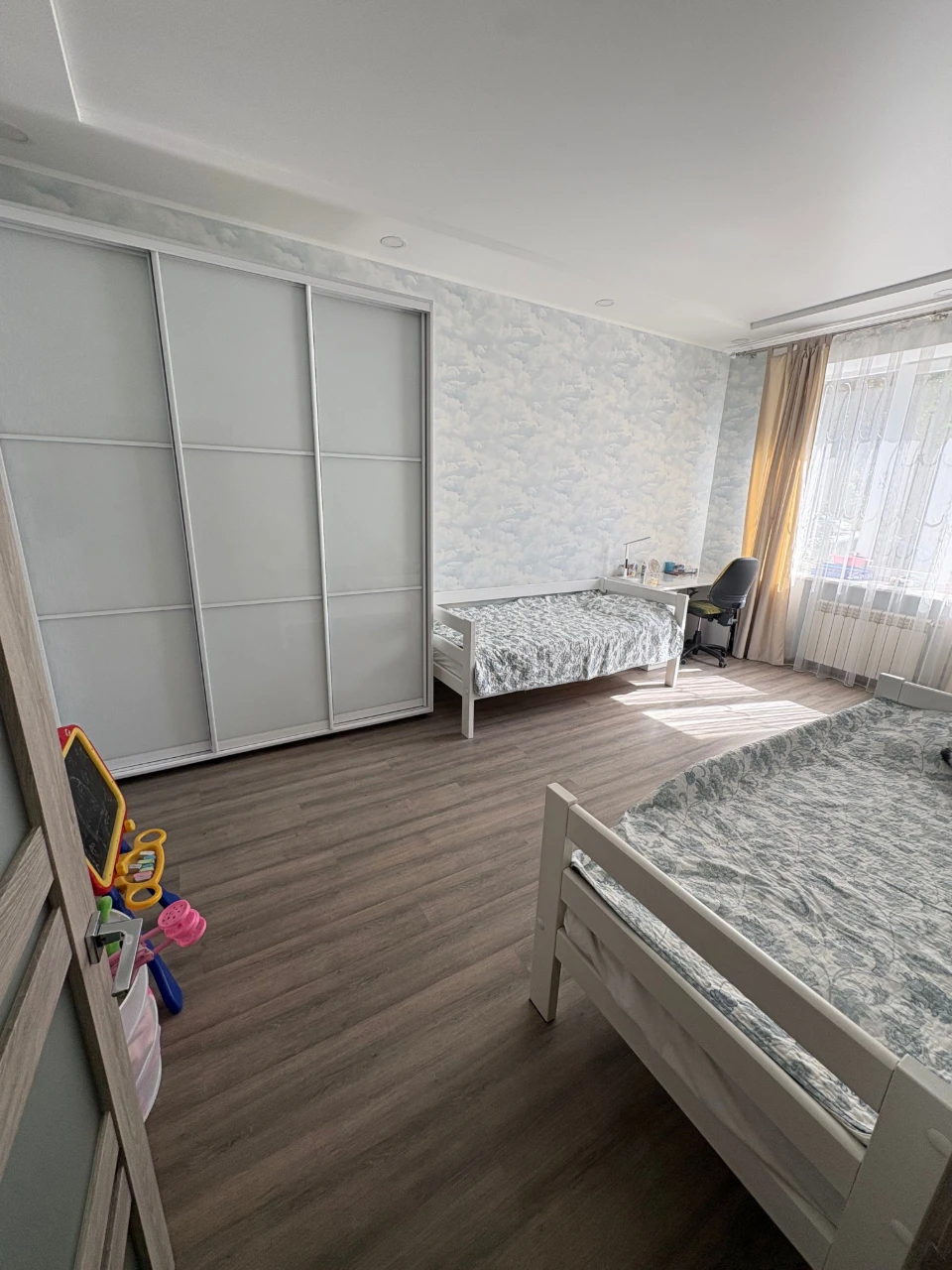 Продаж 3 кімнатної квартири по вул. Миру з гаражем