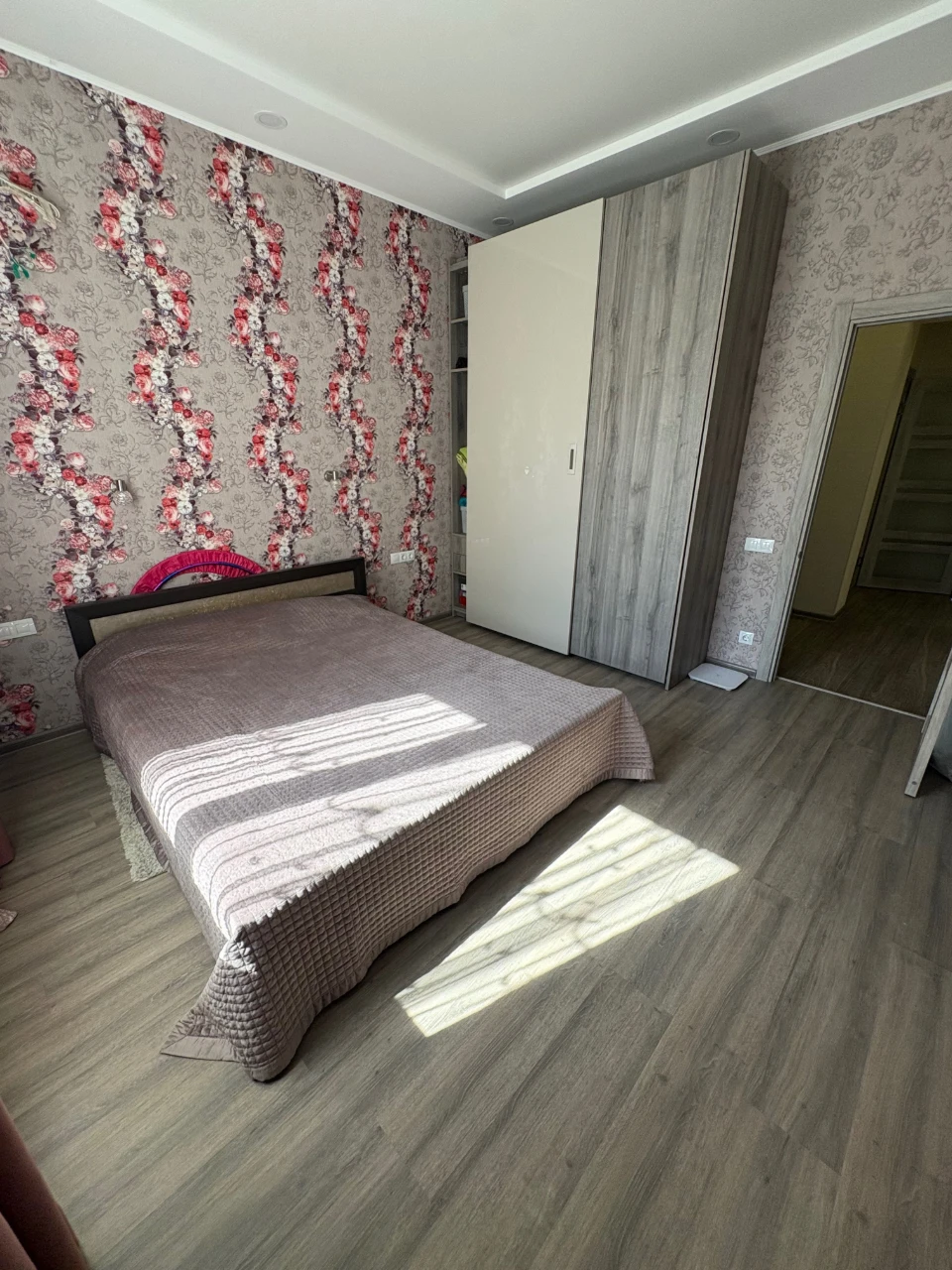 Продаж 3 кімнатної квартири по вул. Миру з гаражем