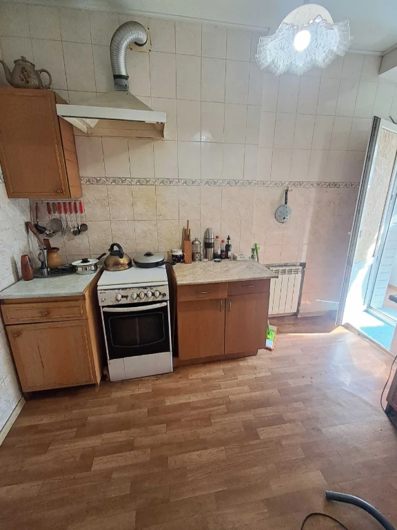 Продаж 2 кімнатної квартири сталінка по пр. Металургів