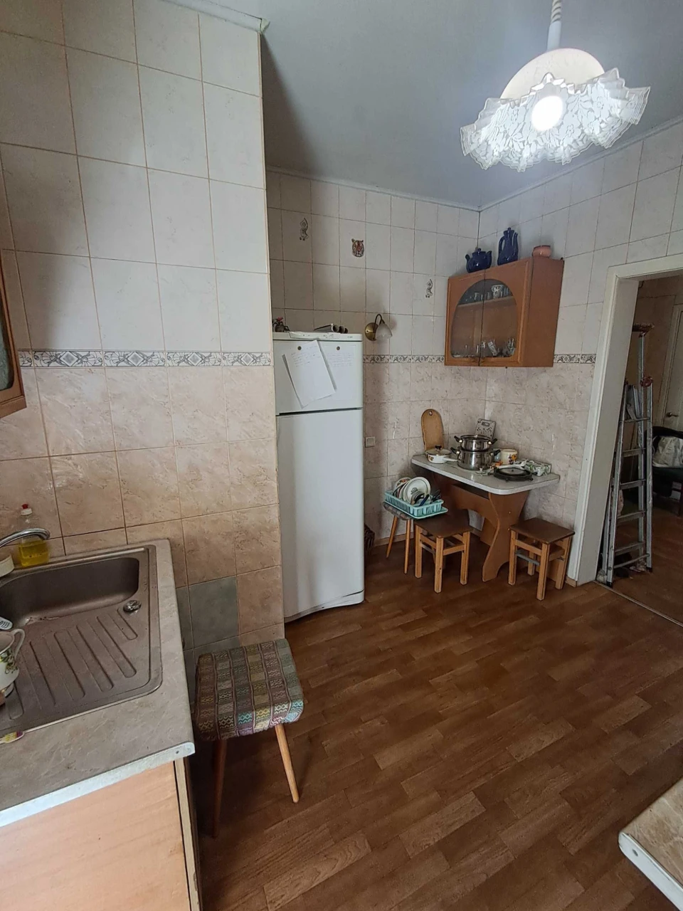 Продаж 2 кімнатної квартири сталінка по пр. Металургів