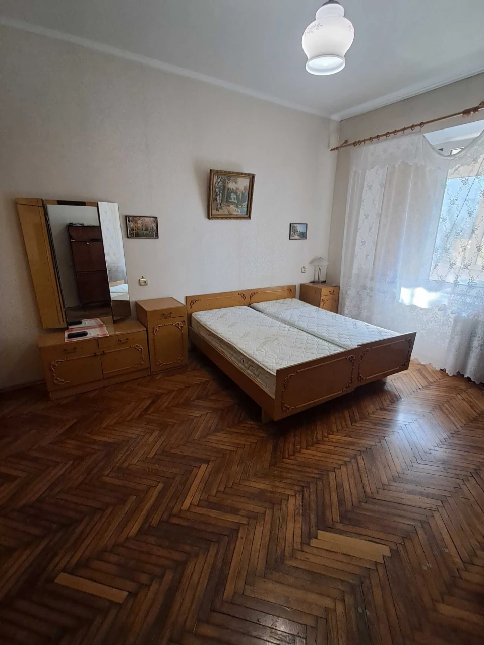 Продаж 2 кімнатної квартири сталінка по пр. Металургів