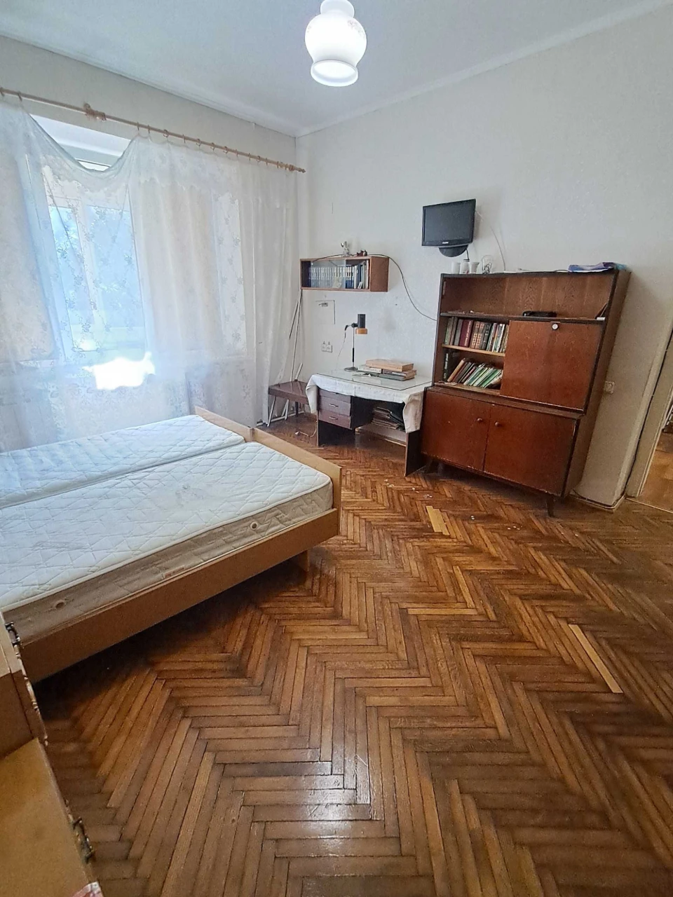 Продаж 2 кімнатної квартири сталінка по пр. Металургів