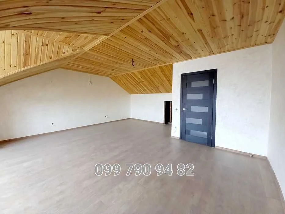 Modern townhouse 145 m² in Sauvignon—quiet, security, ready