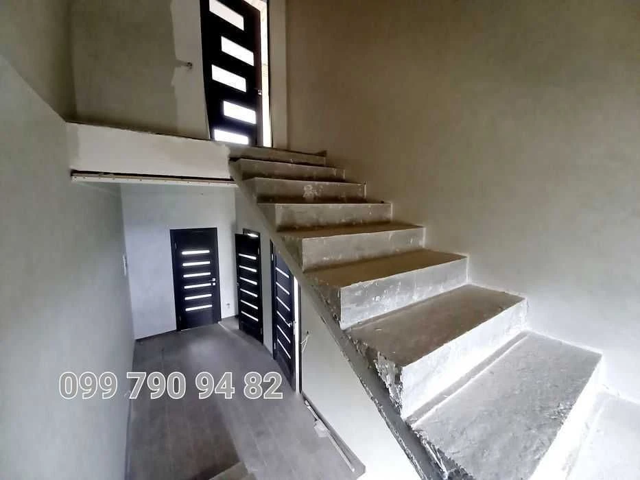 Modern townhouse 145 m² in Sauvignon—quiet, security, ready