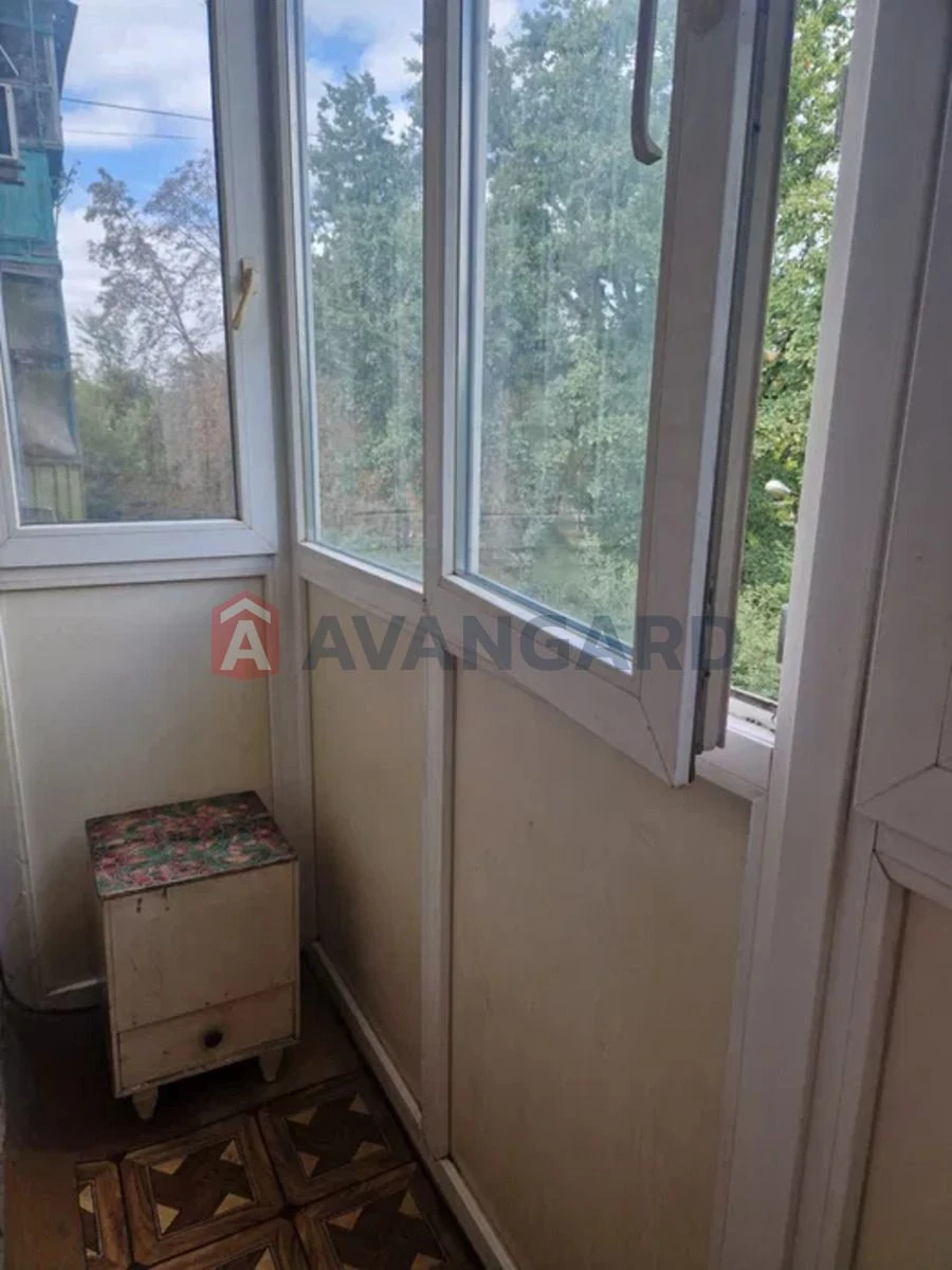 Продаж 2 к кв вул. К.Карого,13. Середній поверх.