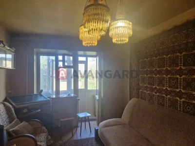 Продаж 2 к кв вул. К.Карого,13. Середній поверх.