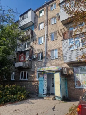 Продаж 2 к кв вул. К.Карого,13. Середній поверх.