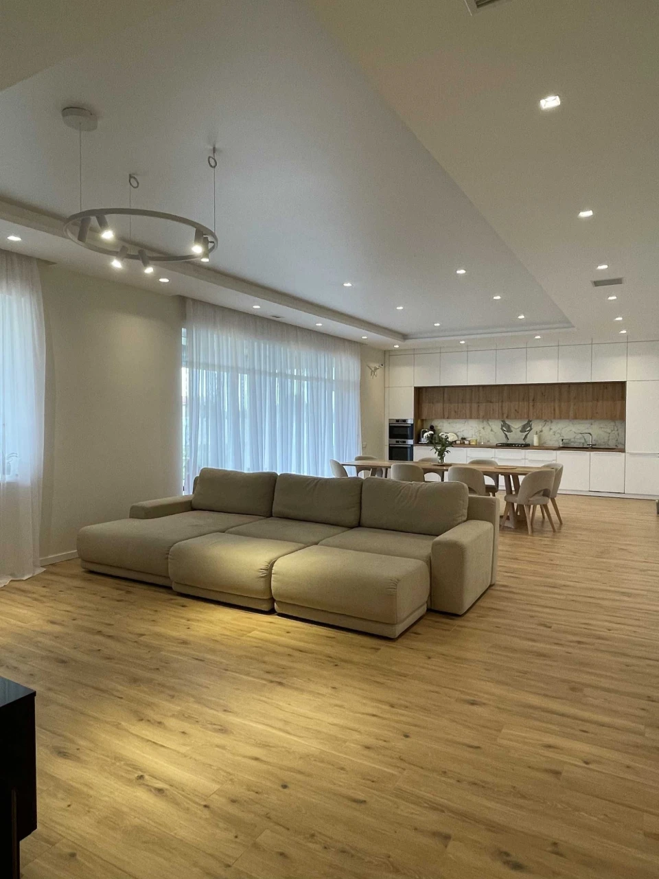 Продаж будинку 200 м² з ремонтом, 25 сотих — Великий Луг