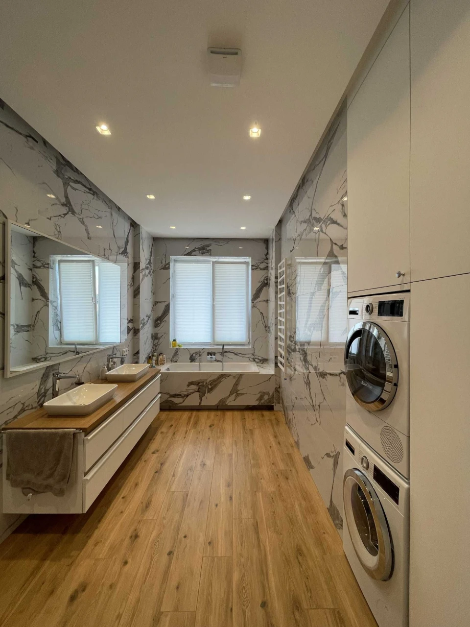 Продаж будинку 200 м² з ремонтом, 25 сотих — Великий Луг