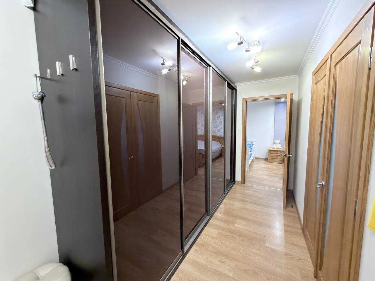 (7) Продаж 2к квартири на вул. Героїв Крут (0102)