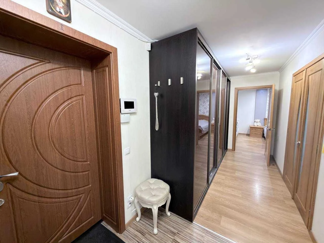 (7) Продаж 2к квартири на вул. Героїв Крут (0102)