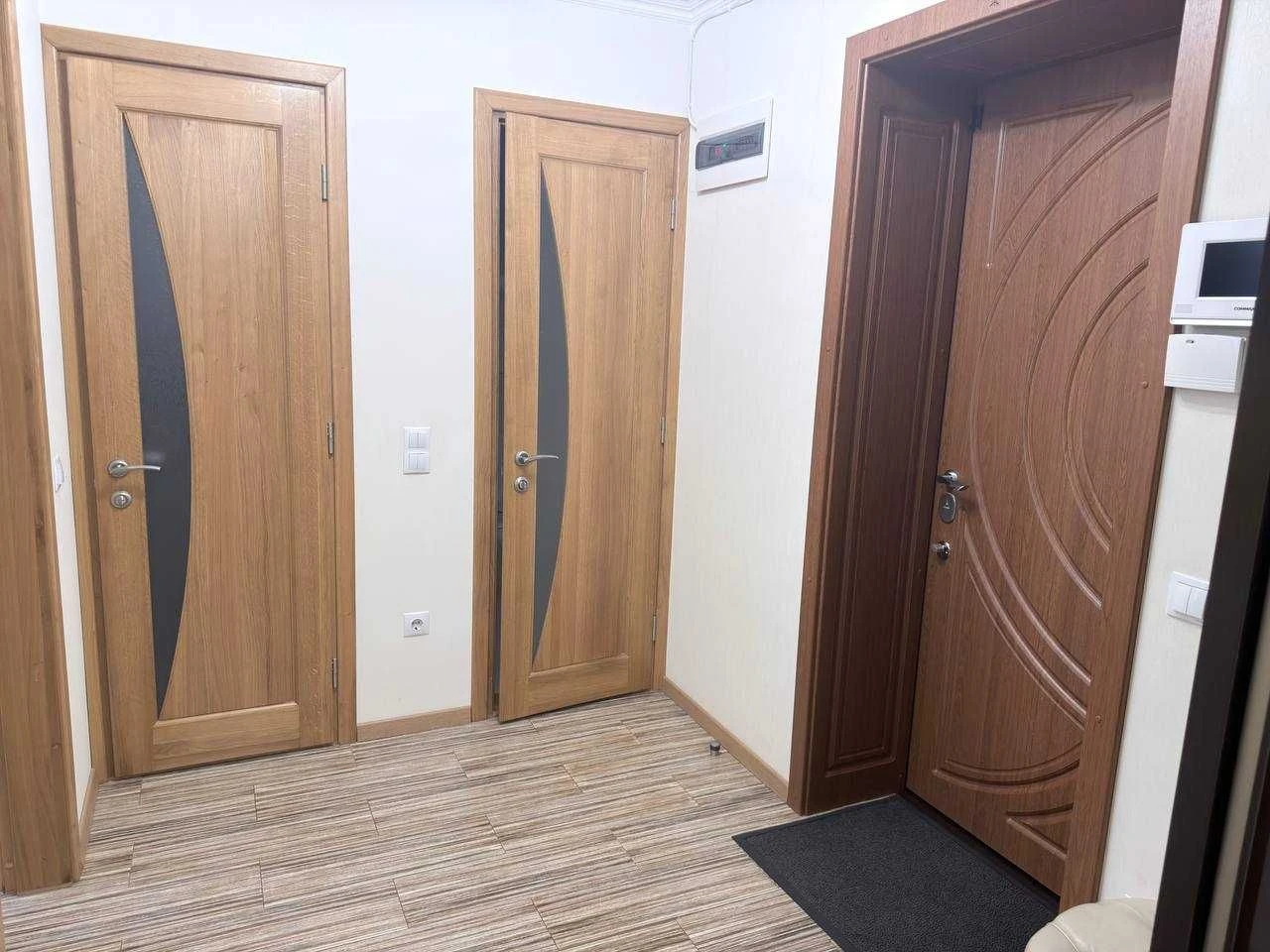 (7) Продаж 2к квартири на вул. Героїв Крут (0102)