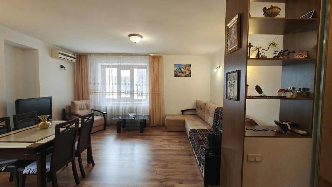 Продається 3-кімнатна квартира ,70.9м2, в мікрорайоні Вишень