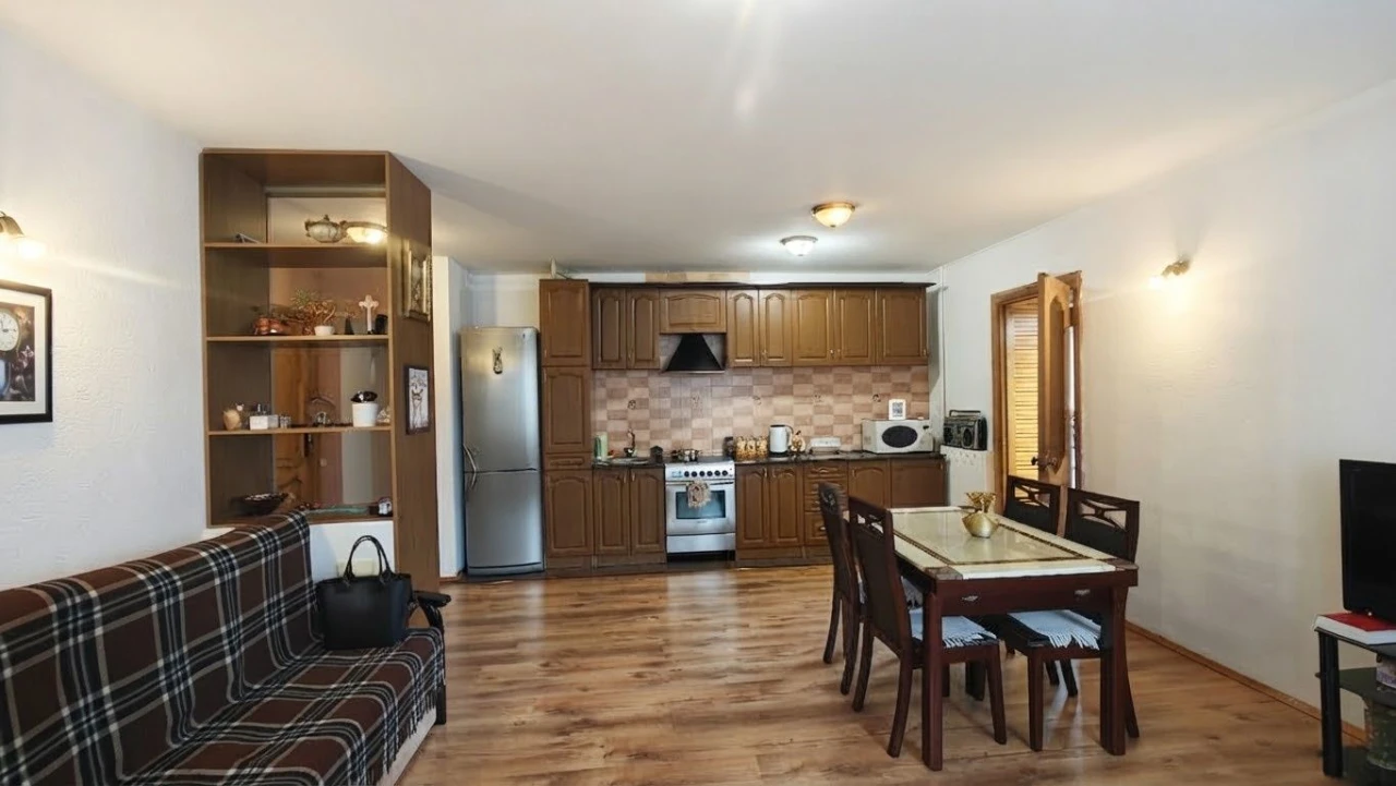 Продається 3-кімнатна квартира ,70.9м2, в мікрорайоні Вишень