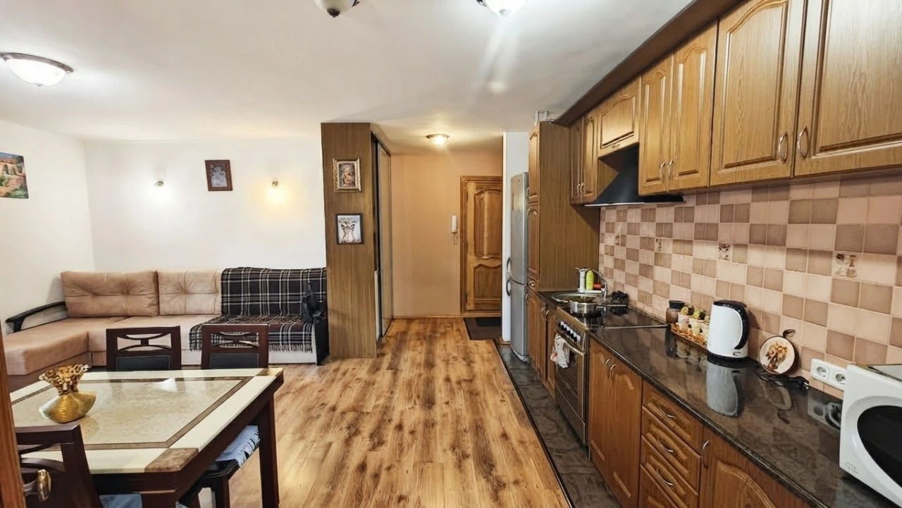 Продається 3-кімнатна квартира ,70.9м2, в мікрорайоні Вишень