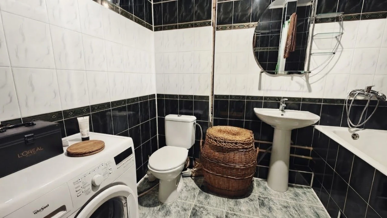 Продається 3-кімнатна квартира ,70.9м2, в мікрорайоні Вишень