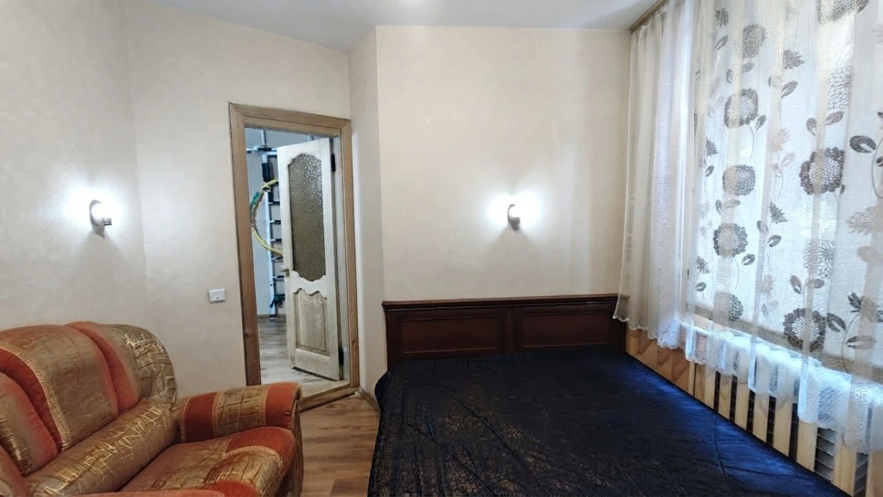 Продається 3-кімнатна квартира ,70.9м2, в мікрорайоні Вишень