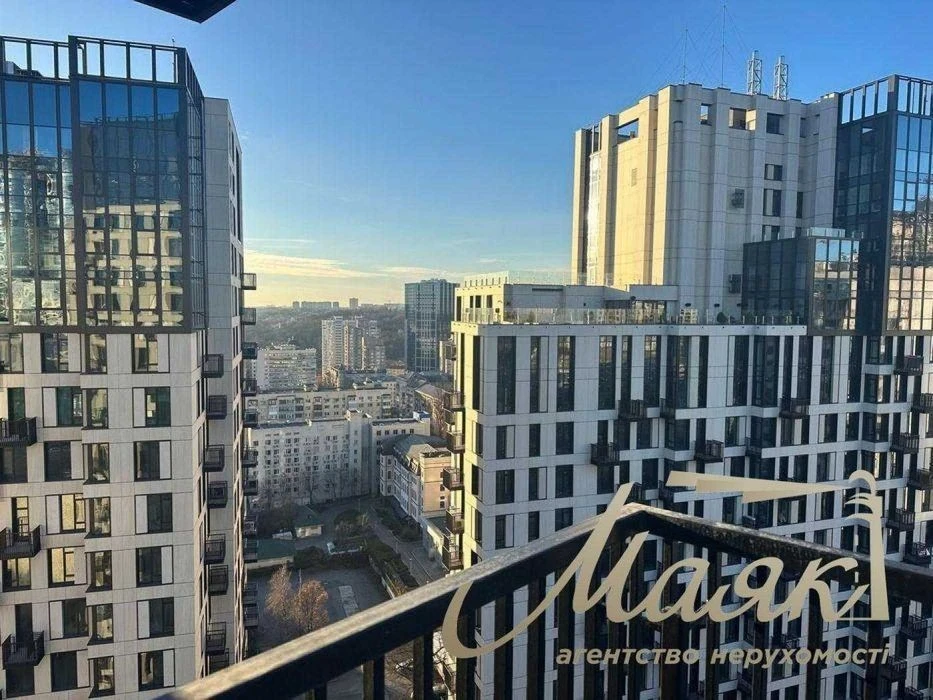 WITHOUT % 3-room apartment for sale in the TRIIINITY residential complex, Pechersk, Center