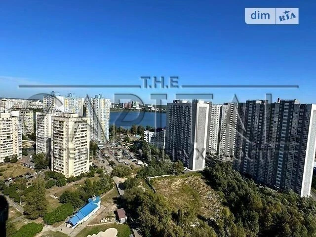 Sale of 3-room apartment 80 sq. m. on Solomiya Krushelnytska Street •