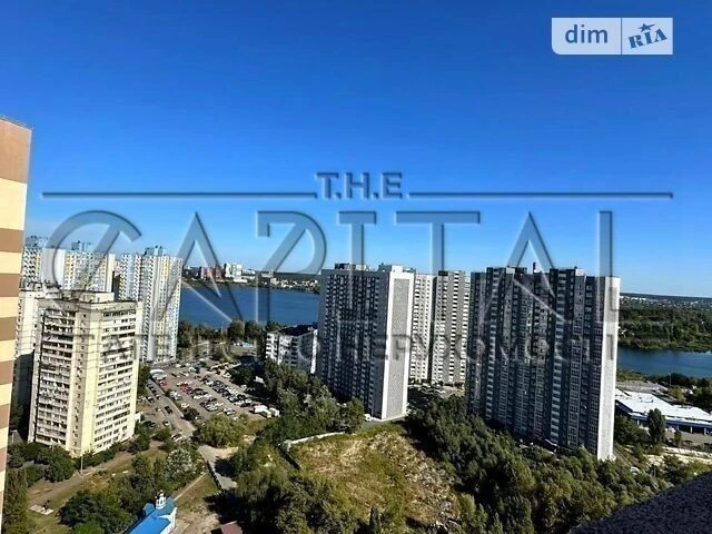 Sale of 3-room apartment 80 sq. m. on Solomiya Krushelnytska Street •