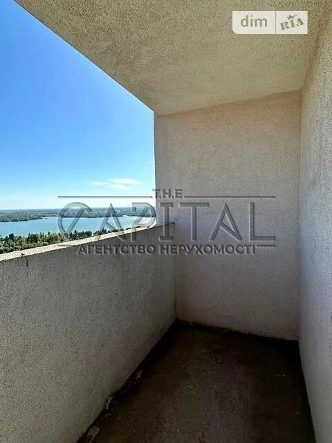 Sale of 3-room apartment 80 sq. m. on Solomiya Krushelnytska Street •