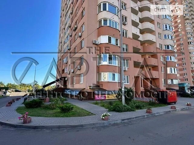 Sale of 3-room apartment 80 sq. m. on Solomiya Krushelnytska Street •