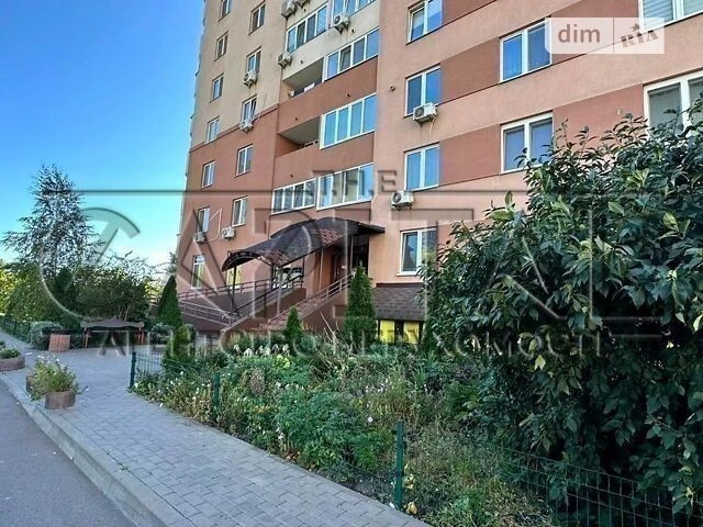 Sale of 3-room apartment 80 sq. m. on Solomiya Krushelnytska Street •