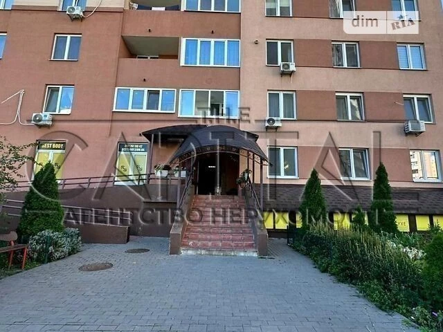Sale of 3-room apartment 80 sq. m. on Solomiya Krushelnytska Street •