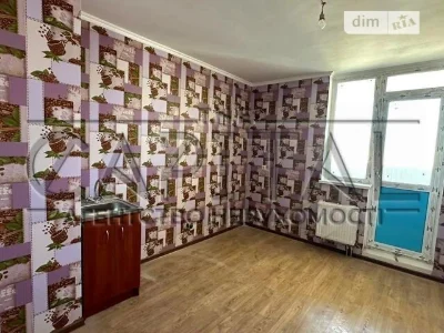 Sale of 3-room apartment 80 sq. m. on Solomiya Krushelnytska Street •