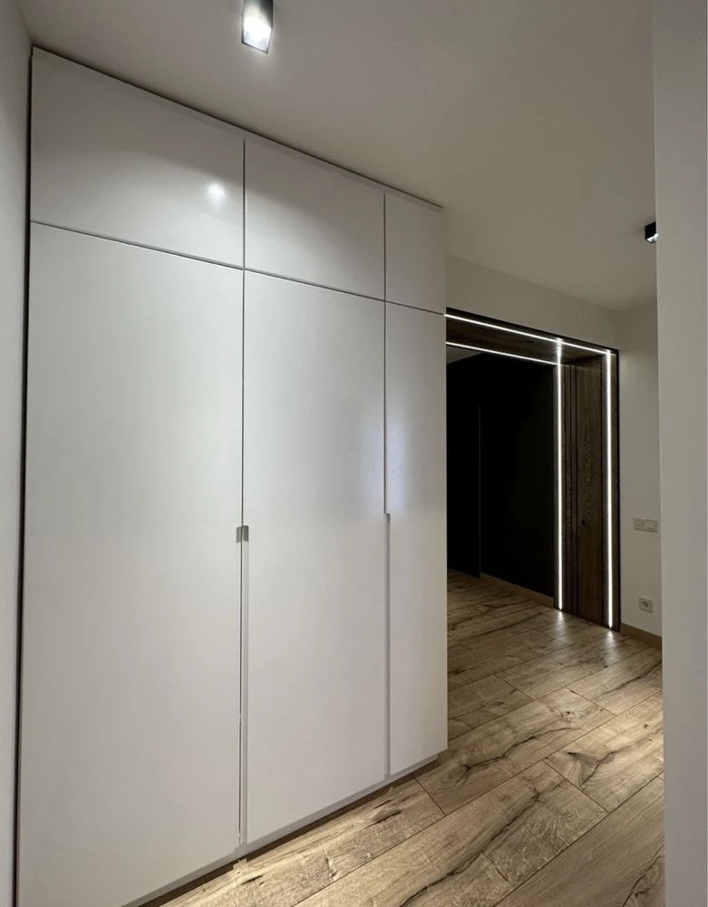 Продаж 2 кім. квартира + кухня-студія. Поруч парк