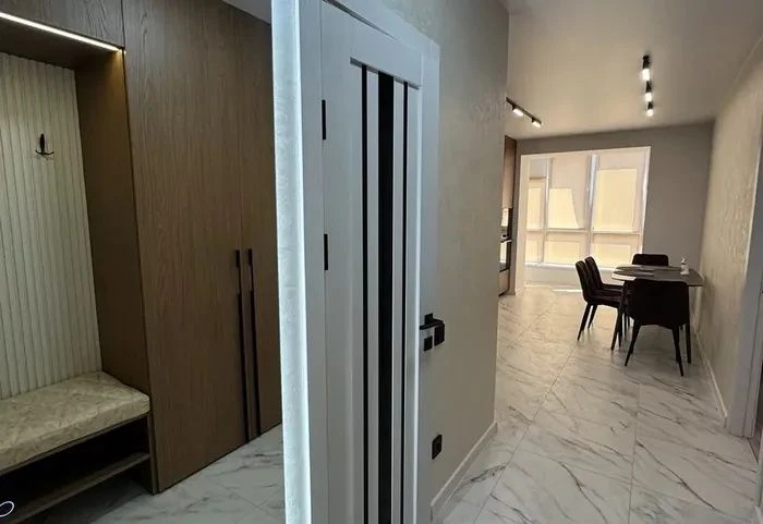 Продаж Нова квартира у центрі (меблі+техніка)