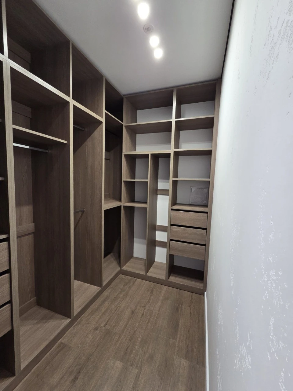 ПРОДАЖ дизайнерської 2 кімн квартири В ЦЕНТРІ МІСТА по вул.