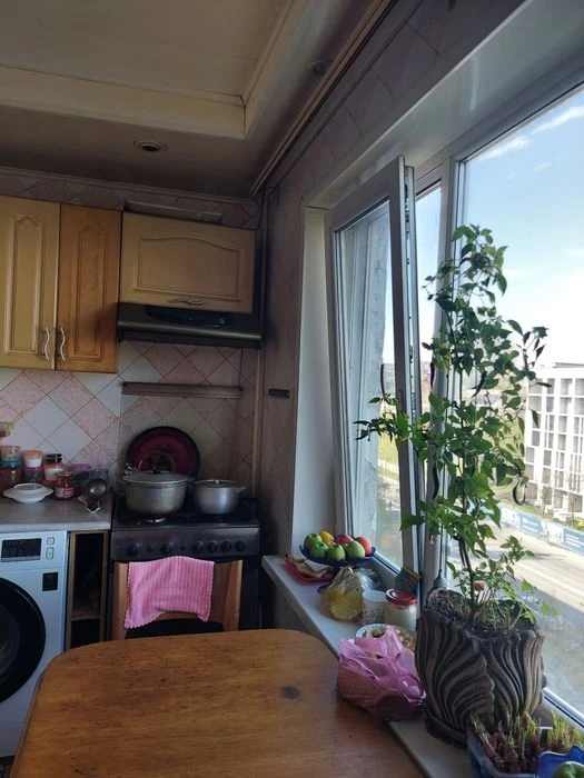 Price reduced 2 rooms sq.m. School 7/9 appliances furniture 22000 USD