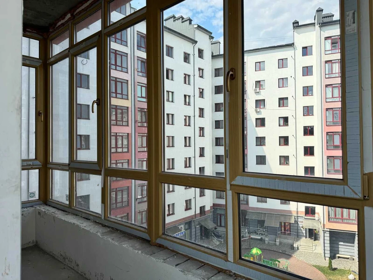 Велика трикімнатна квартира