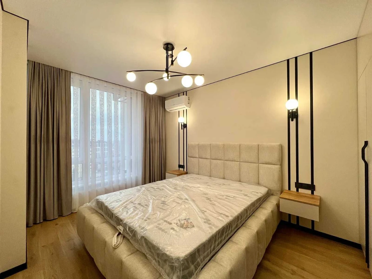 Видова 2 кім квартира з кухнею-студією біля озера, MANHATTAN