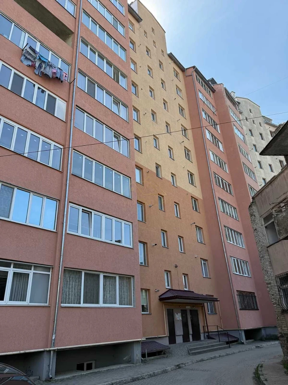 Продається простора 2 кім квартира з індивідуальним газовим