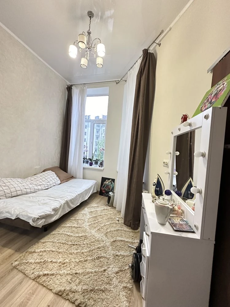 Продаж двокімнатної квартири в центральній частині міста.