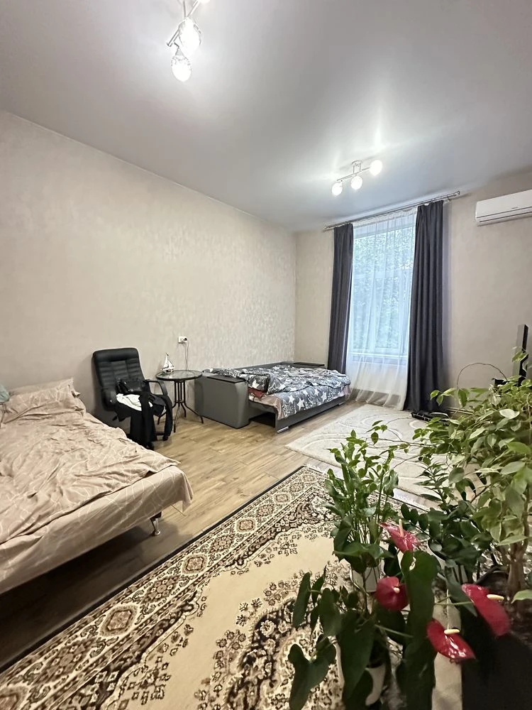 Продаж двокімнатної квартири в центральній частині міста.