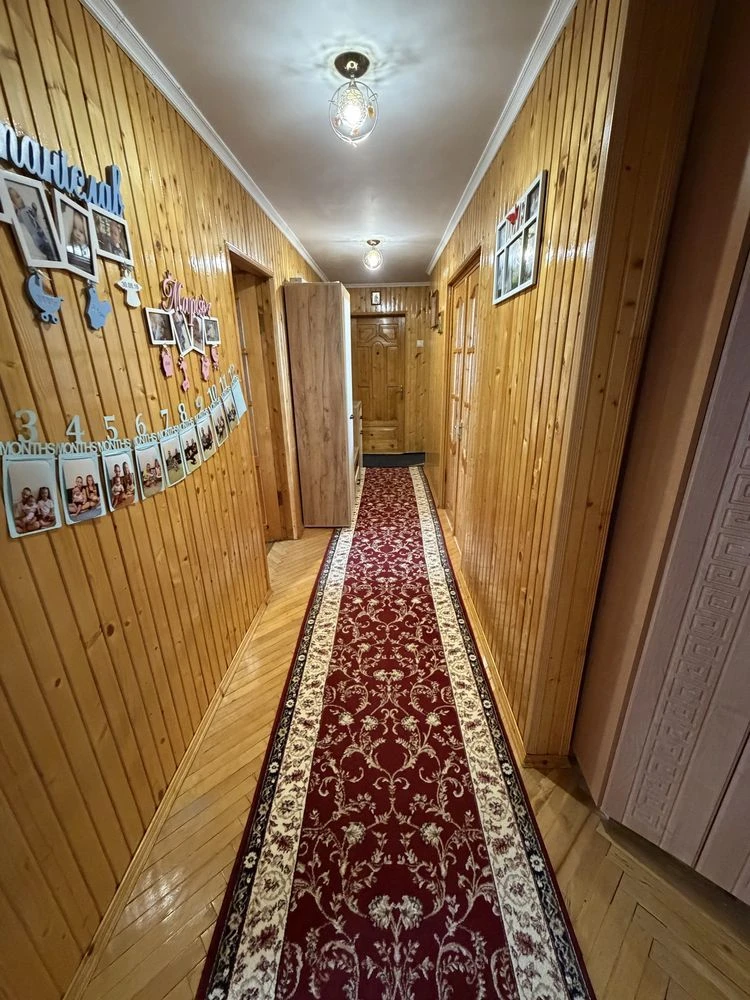 Продається 4 кімнатна квартира неподалік центру