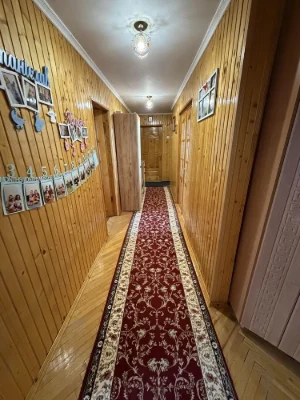 Продається 4 кімнатна квартира неподалік центру