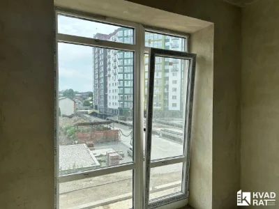 Продам  2-кімнатну квартиру в центрі міста
