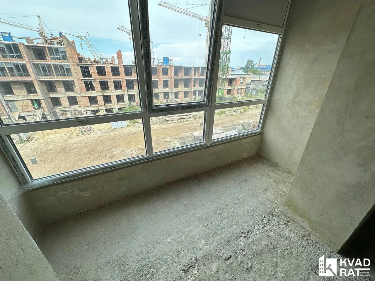 Продам  2-кімнатну квартиру в центрі міста