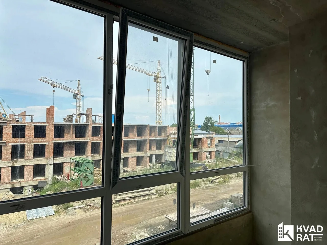 Продам  2-кімнатну квартиру в центрі міста