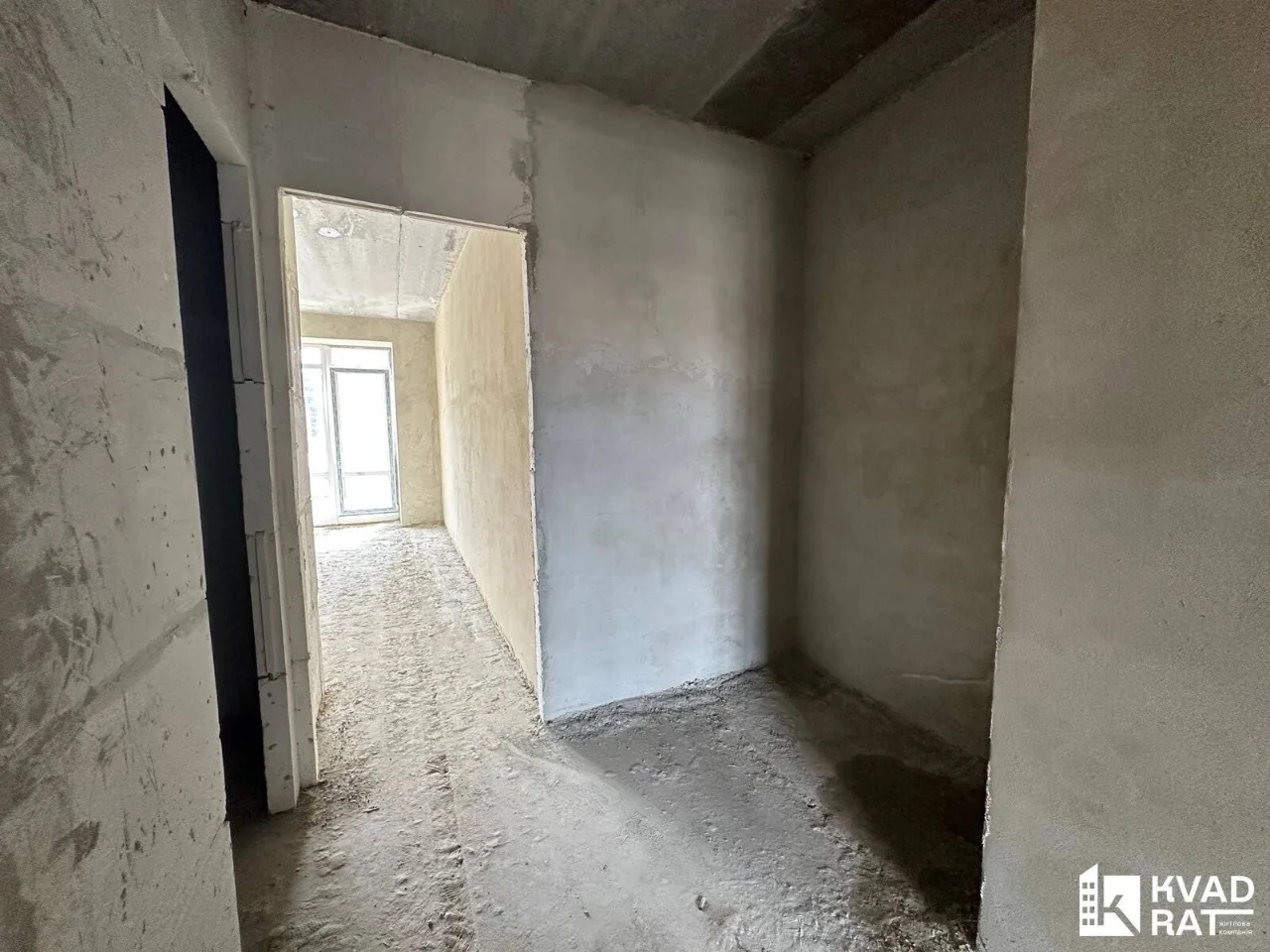 Продам  2-кімнатну квартиру в центрі міста