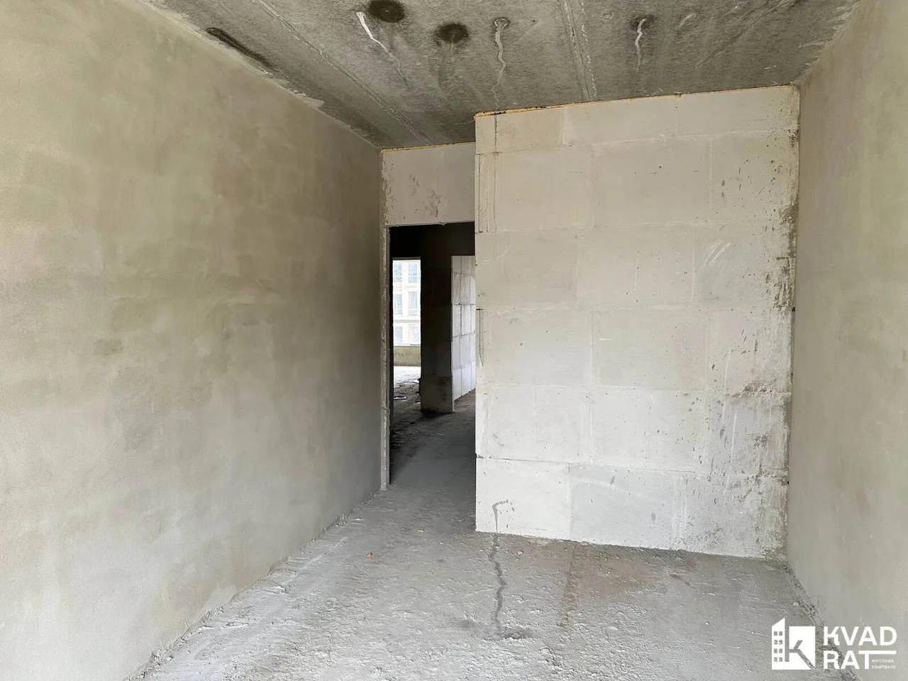 Продам  2-кімнатну квартиру в центрі міста